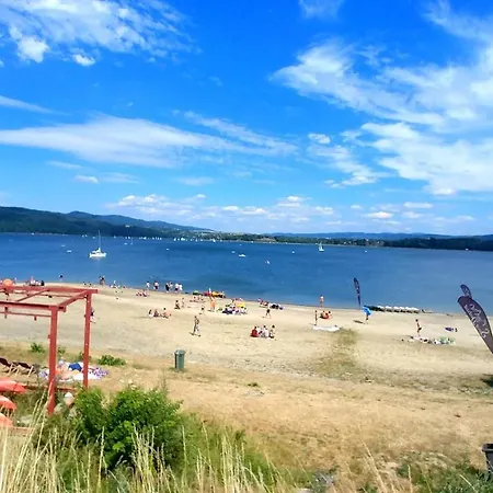 Przy Jeziorze Zywieckim Z Widokiem Na Skrzyczne