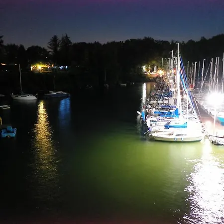 Przy Jeziorze Zywieckim Z Widokiem Na Skrzyczne * Żywiec