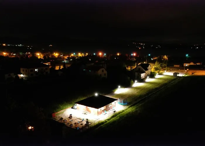 Przy Jeziorze Zywieckim Z Widokiem Na Skrzyczne