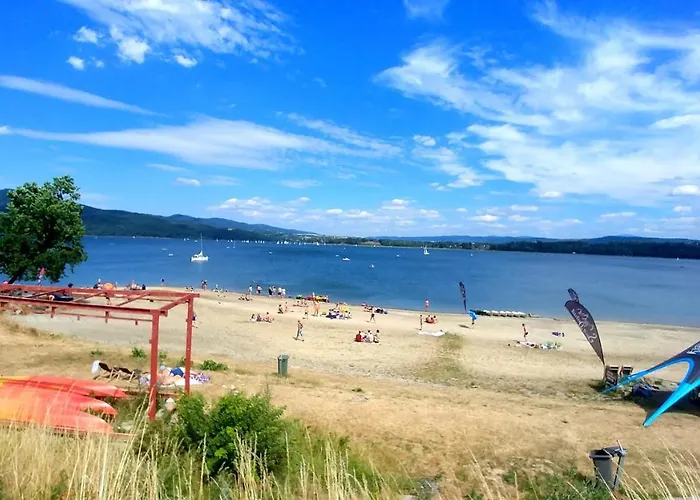 Przy Jeziorze Zywieckim Z Widokiem Na Skrzyczne