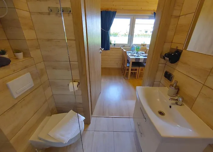 Przy Jeziorze Zywieckim Z Widokiem Na Skrzyczne