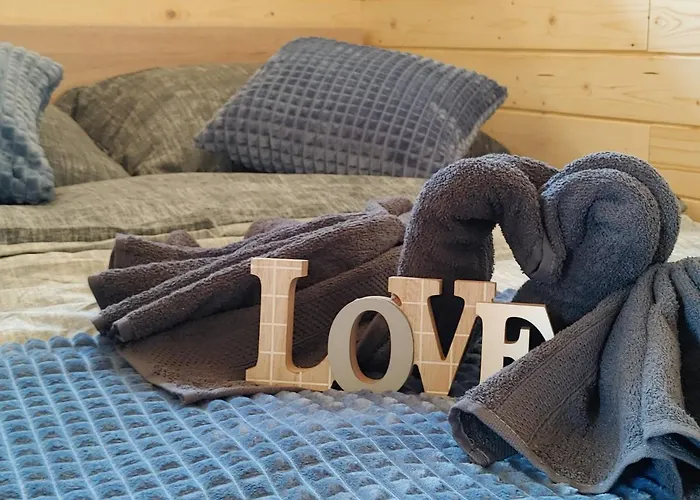 Przy Jeziorze Zywieckim Z Widokiem Na Skrzyczne *