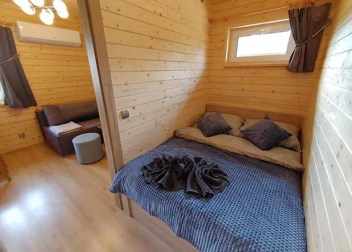 Przy Jeziorze Zywieckim Z Widokiem Na Skrzyczne