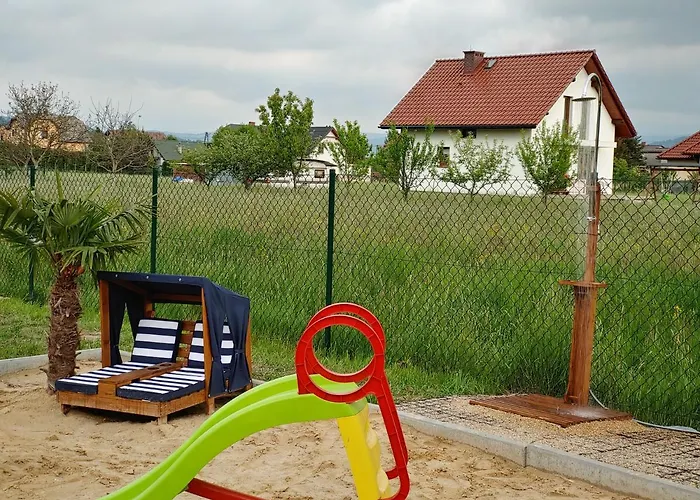 Przy Jeziorze Zywieckim Z Widokiem Na Skrzyczne