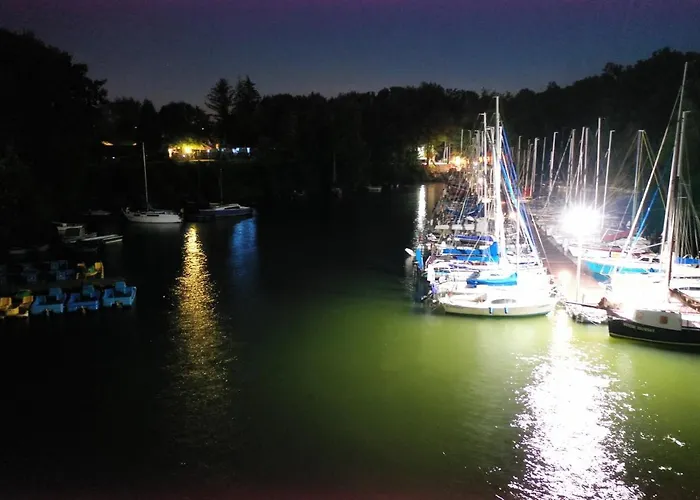 Przy Jeziorze Zywieckim Z Widokiem Na Skrzyczne * Żywiec