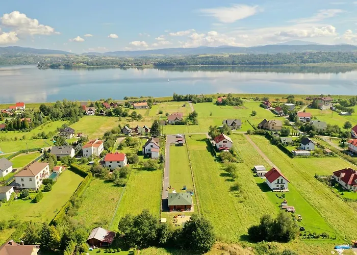 Przy Jeziorze Zywieckim Z Widokiem Na Skrzyczne Żywiec